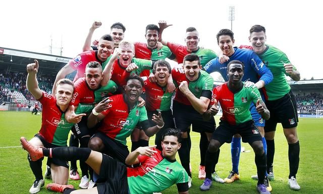 比赛中频频 比赛中频频